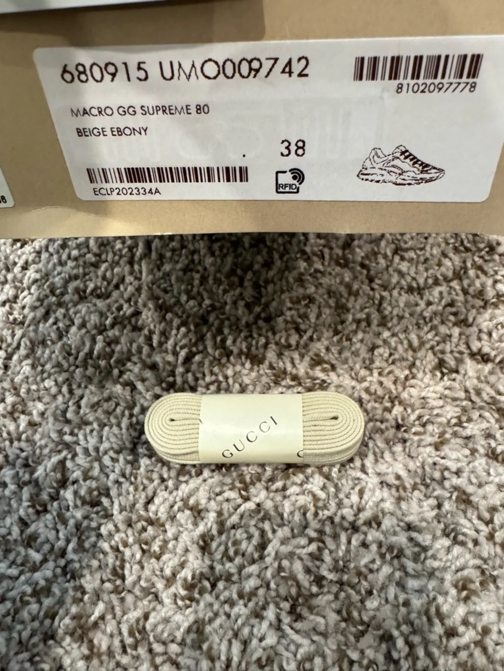 Gucci Beige GG Supreme Low-Top Sneakers with Cream Laces - Picture 4 of 5